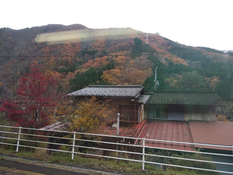 nakasendo-view-houses-autumn